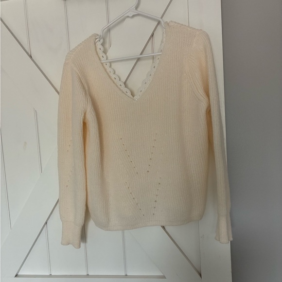 Elegant Cream Sweater with Bow Accents - Picture 2 of 2